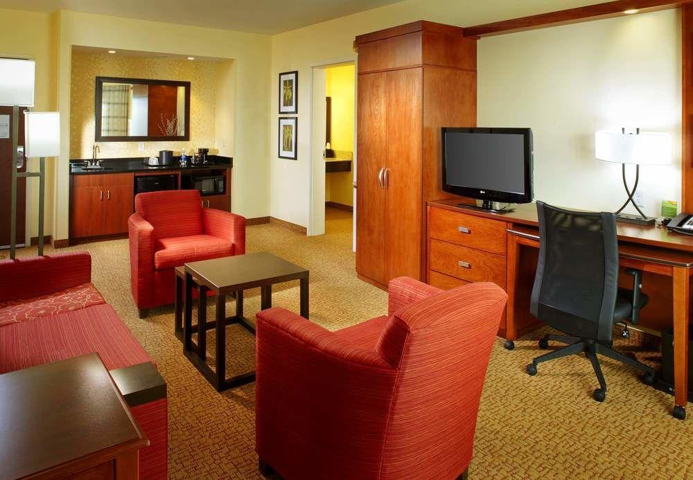 Courtyard By Marriott Pittsburgh Meadow Lands