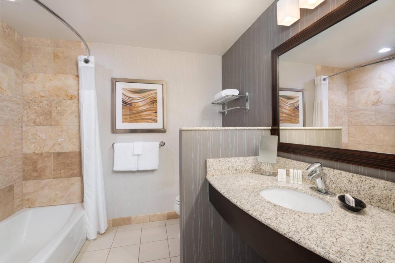 Courtyard By Marriott Pittsburgh Meadow Lands Hotel