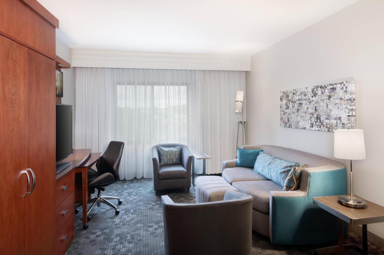 Courtyard By Marriott Pittsburgh Meadow Lands Hotel 3*