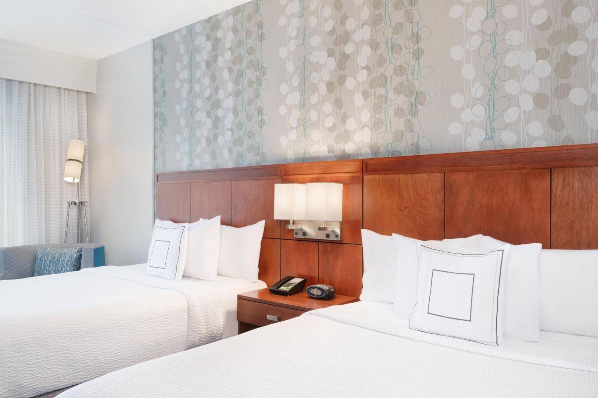 Courtyard By Marriott Pittsburgh Meadow Lands 3*