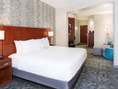 Courtyard By Marriott Pittsburgh Meadow Lands 3*