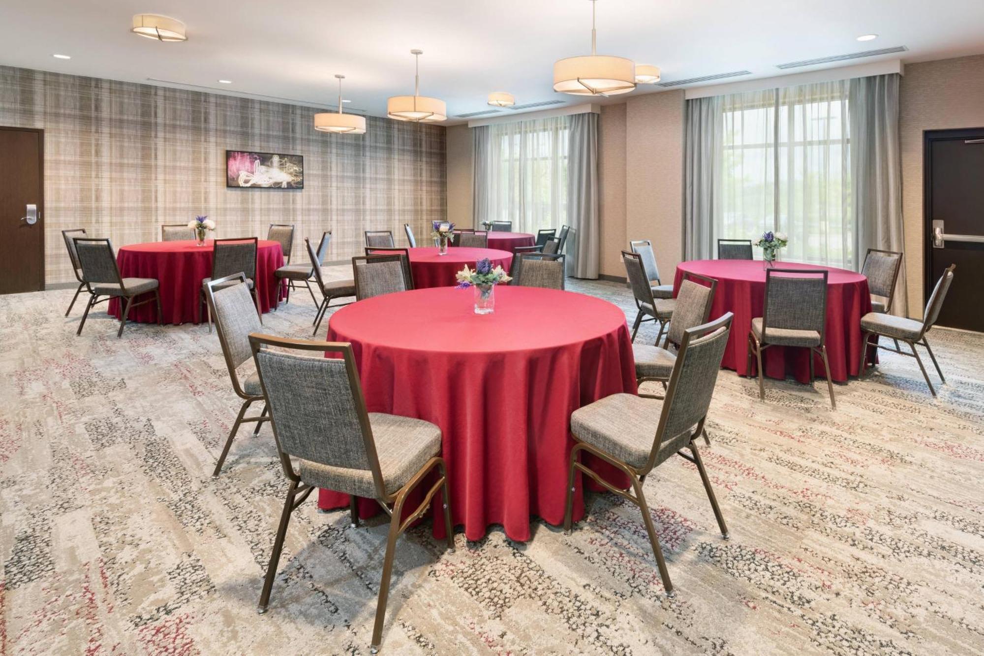 Courtyard By Marriott Pittsburgh Meadow Lands 3*