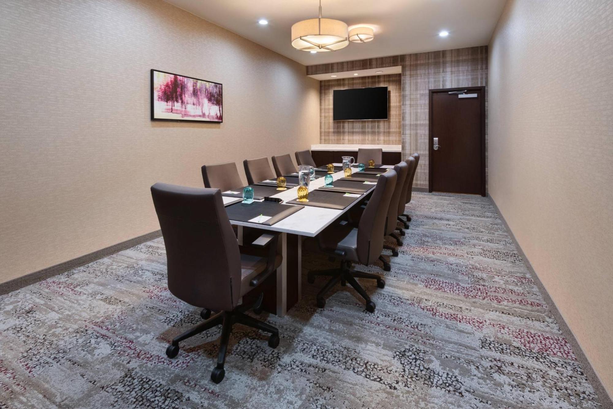 Courtyard By Marriott Pittsburgh Meadow Lands Hotel 3*
