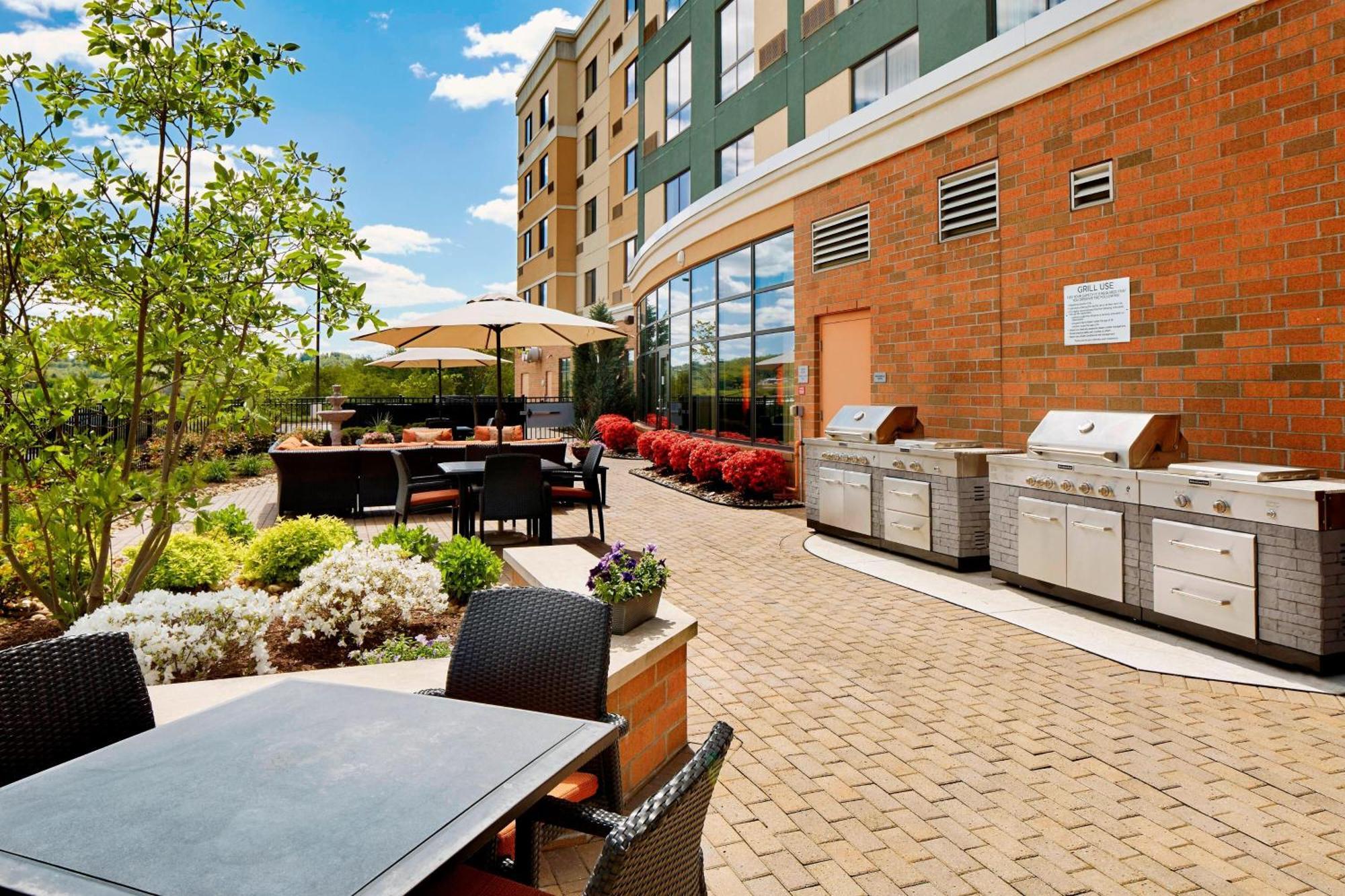 Courtyard By Marriott Pittsburgh Meadow Lands Hotel 3*