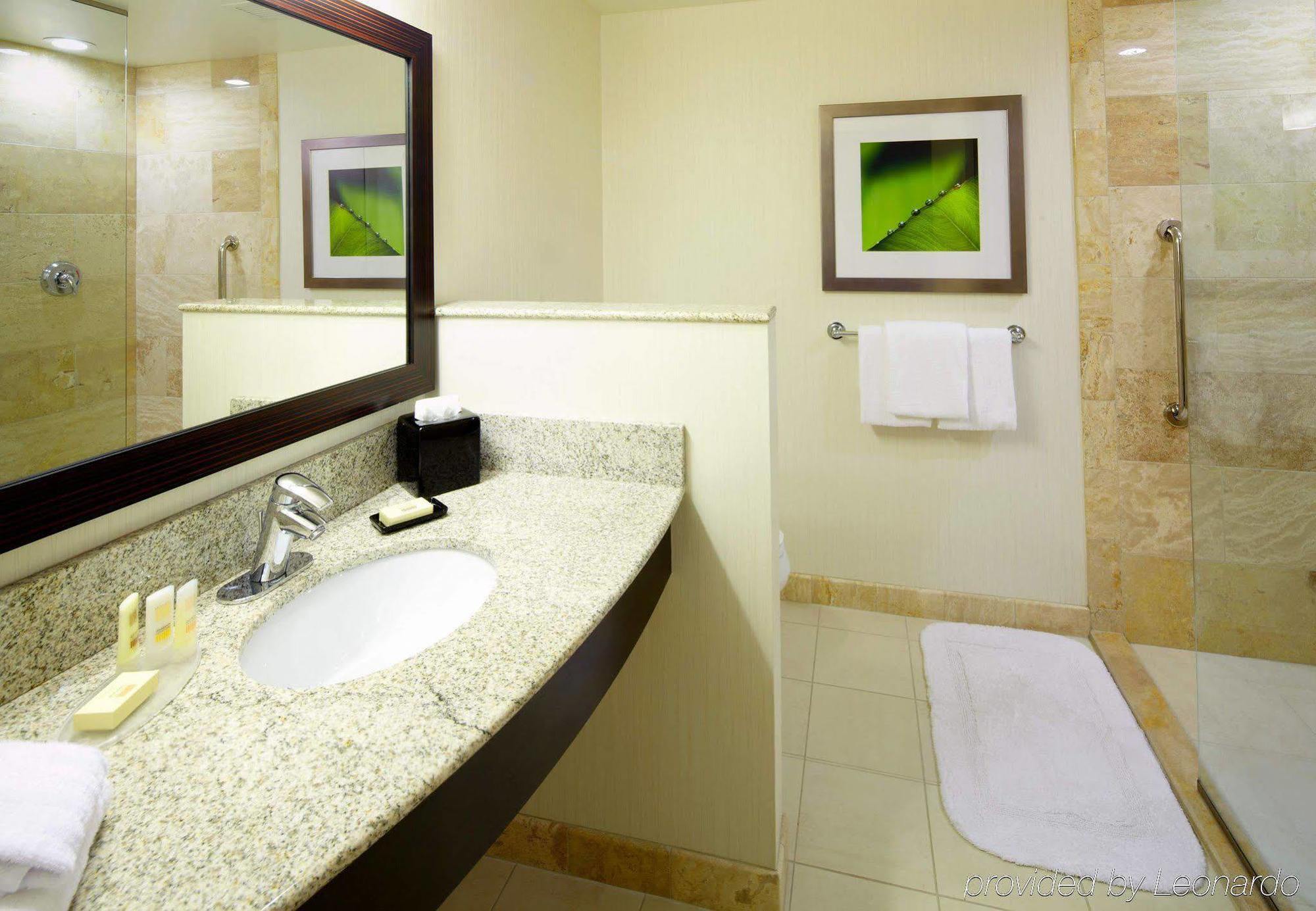 Courtyard By Marriott Pittsburgh Meadow Lands Hotel 3*