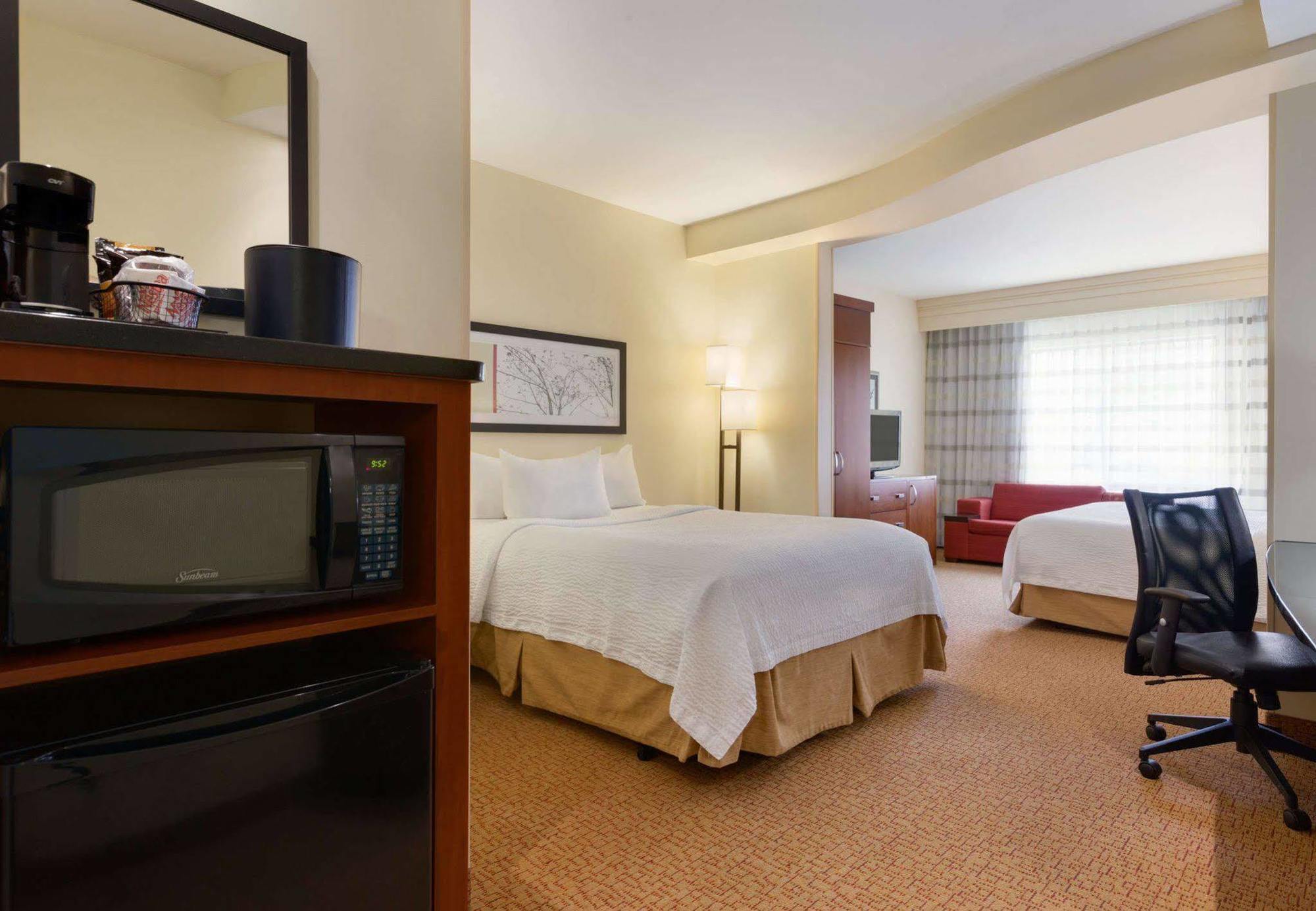 Hotel Courtyard By Marriott Pittsburgh Meadow Lands 3*