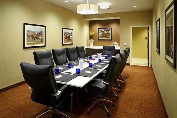 Courtyard By Marriott Pittsburgh Meadow Lands