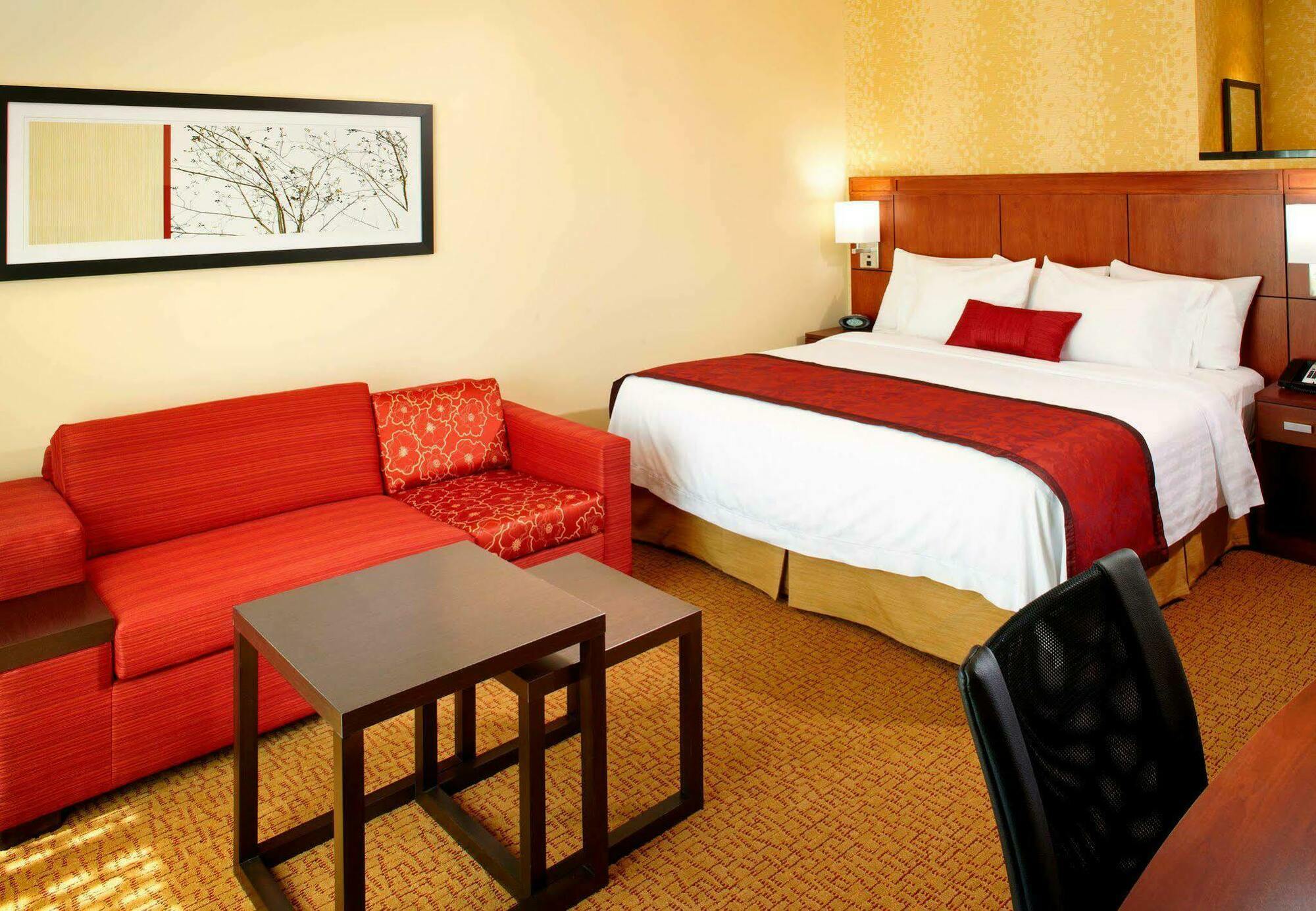Courtyard By Marriott Pittsburgh Meadow Lands Hotel