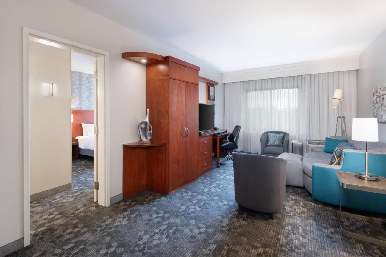 Courtyard By Marriott Pittsburgh Meadow Lands 3*