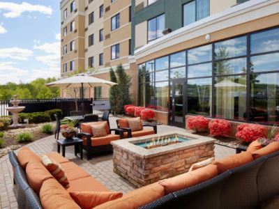 Courtyard By Marriott Pittsburgh Meadow Lands